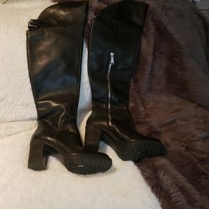 Taria black leather boot